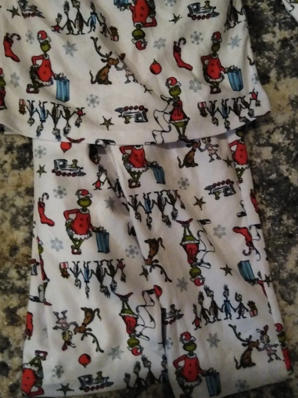 New Dept White Grinch Holiday Pajama Set for Kids Size 3T.